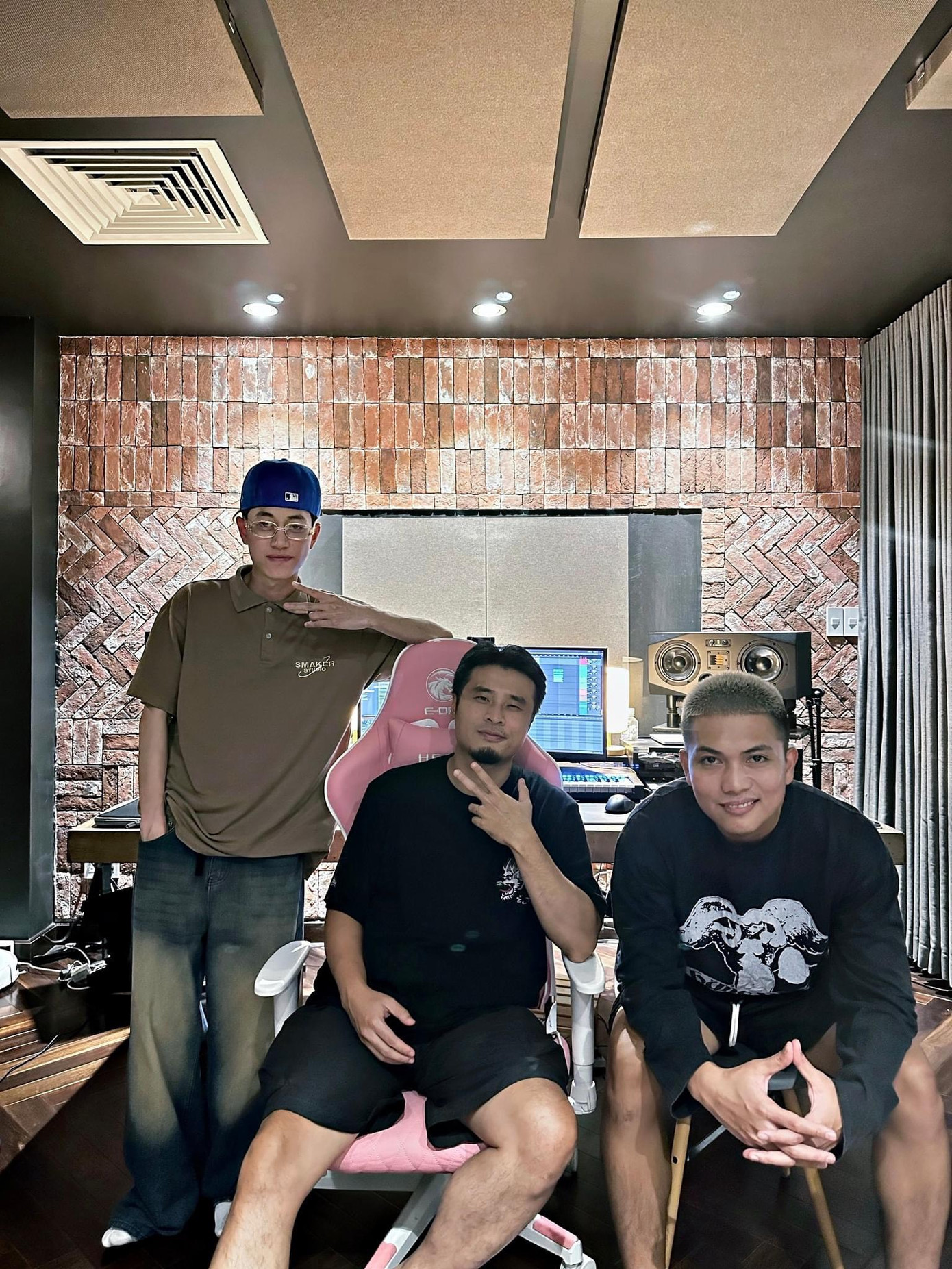 DuongK vừa là producer vừa là đối tác quen thuộc của Big Daddy trong các dự án âm nhạc. DuongK vừa là producer vừa là đối tác quen thuộc của Big Daddy trong các dự án âm nhạc.