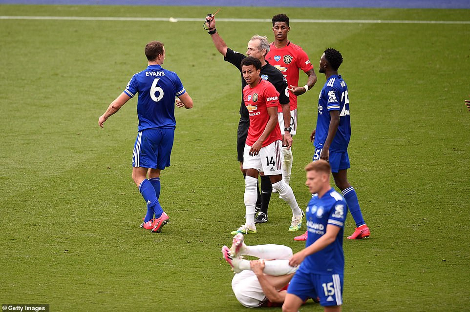 Hạ Leicester City 2-0, M.U giành suất dự Champions League ảnh 22