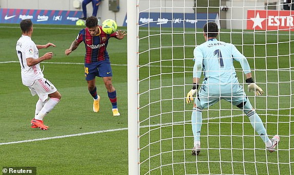 Barcelona gục ngã trước Real Madrid ở trận Siêu kinh điển ảnh 9