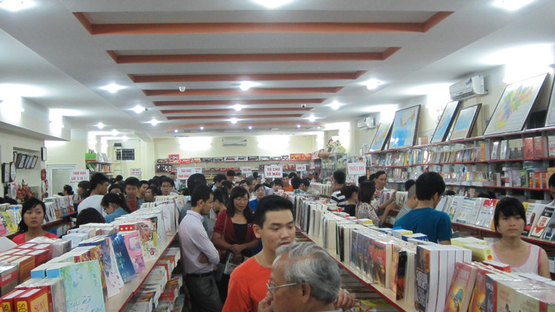 Rất đông bạn đọc thủ đô đã đến thăm quan nhà sách