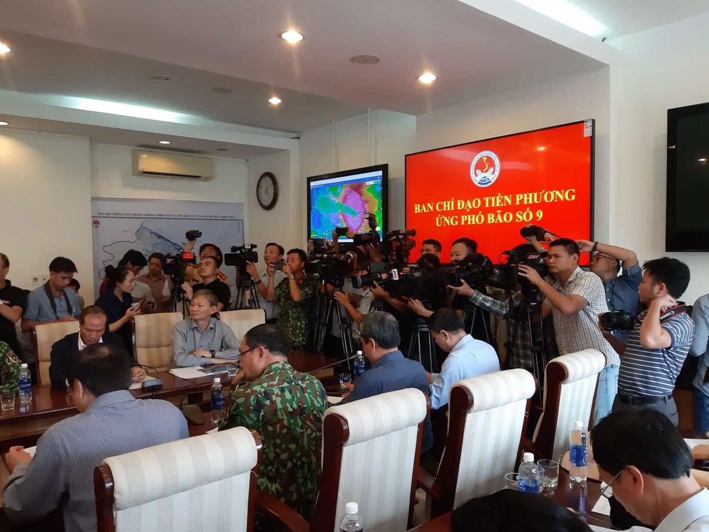 Trực thăng, xe bọc thép sẵn sàng ứng phó với bão số 9 ảnh 41