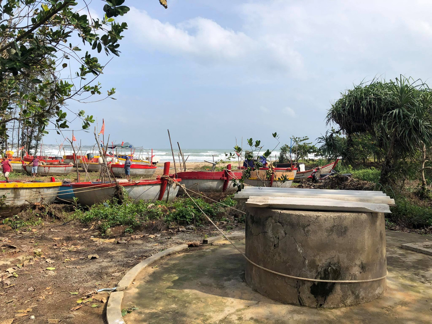 Trực thăng, xe bọc thép sẵn sàng ứng phó với bão số 9 ảnh 24