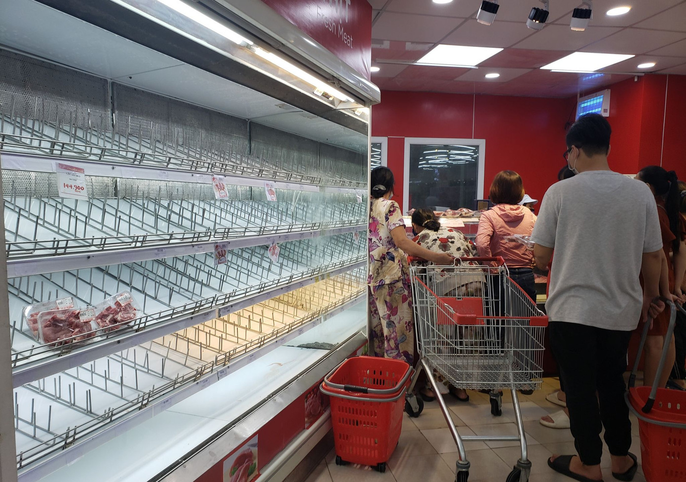 Trực thăng, xe bọc thép sẵn sàng ứng phó với bão số 9 ảnh 17