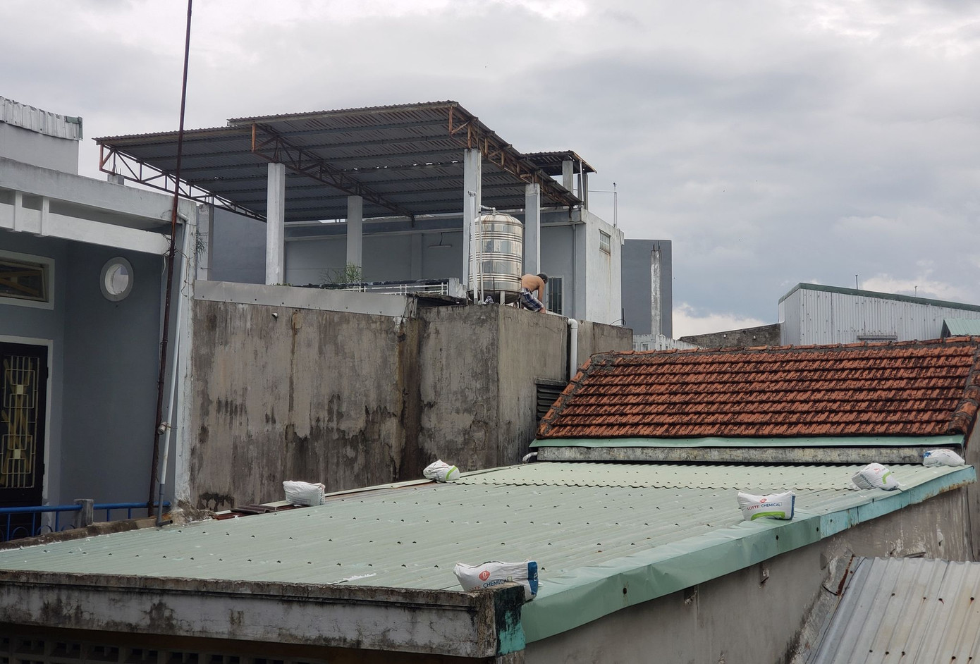 Trực thăng, xe bọc thép sẵn sàng ứng phó với bão số 9 ảnh 16