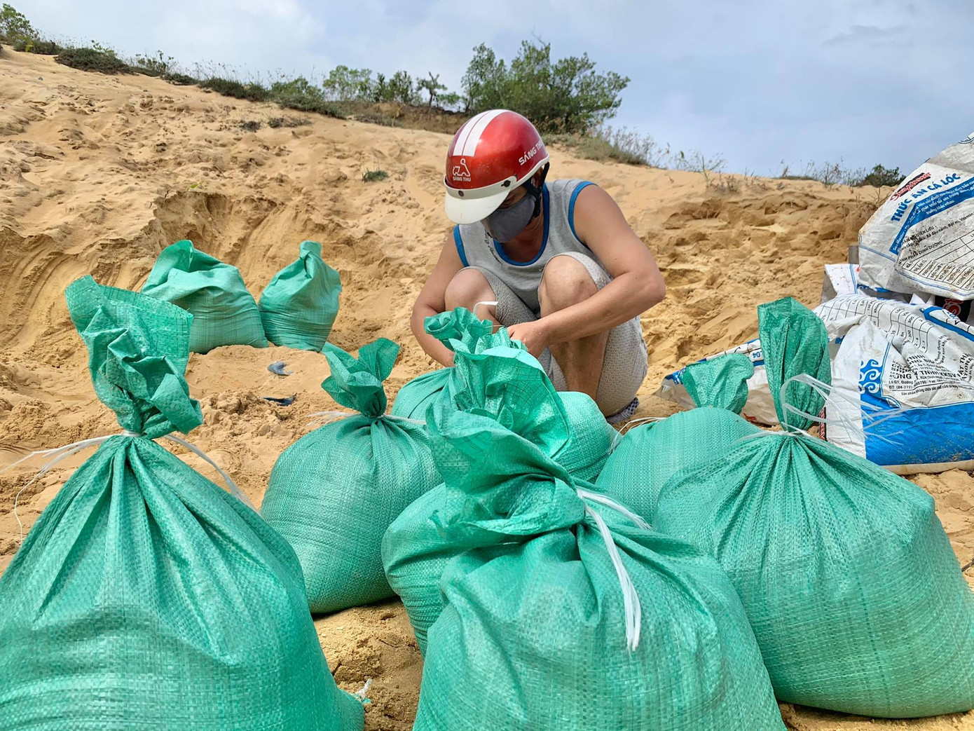 Trực thăng, xe bọc thép sẵn sàng ứng phó với bão số 9 ảnh 25