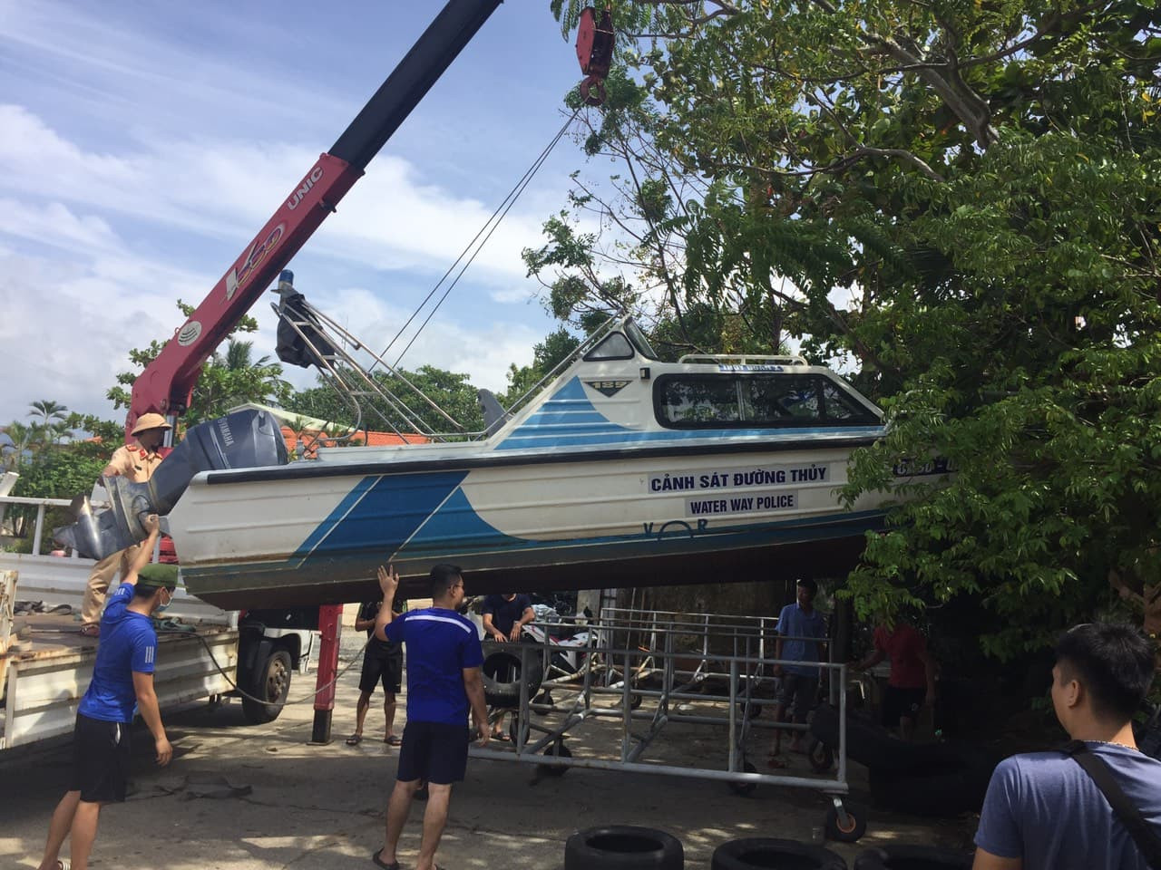 Trực thăng, xe bọc thép sẵn sàng ứng phó với bão số 9 ảnh 30