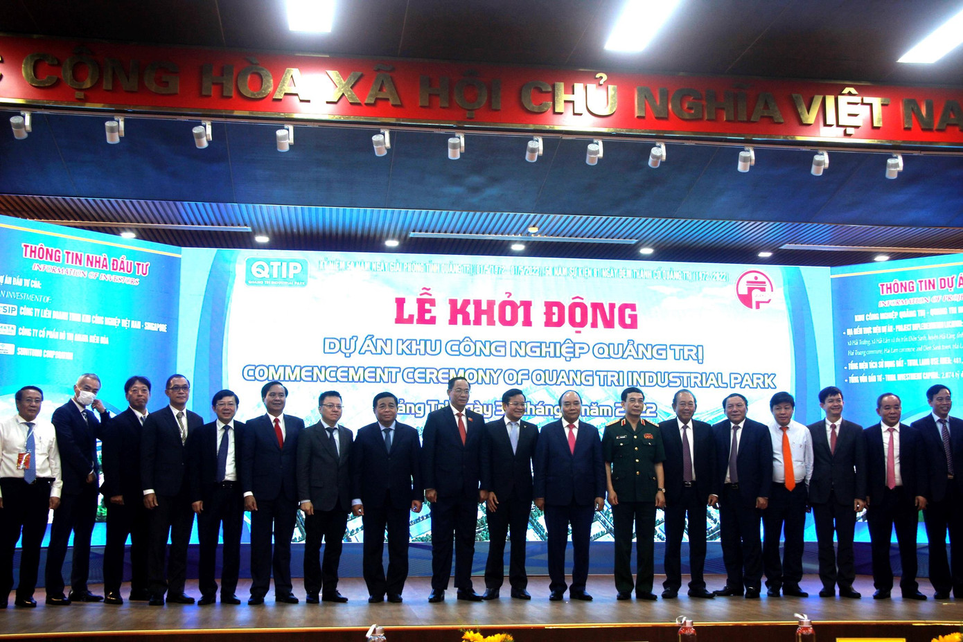 Chủ tịch nước Nguyễn Xuân Phúc chụp ảnh lưu niệm với lãnh đạo tỉnh Quảng Trị. Chủ tịch nước Nguyễn Xuân Phúc chụp ảnh lưu niệm với lãnh đạo tỉnh Quảng Trị.