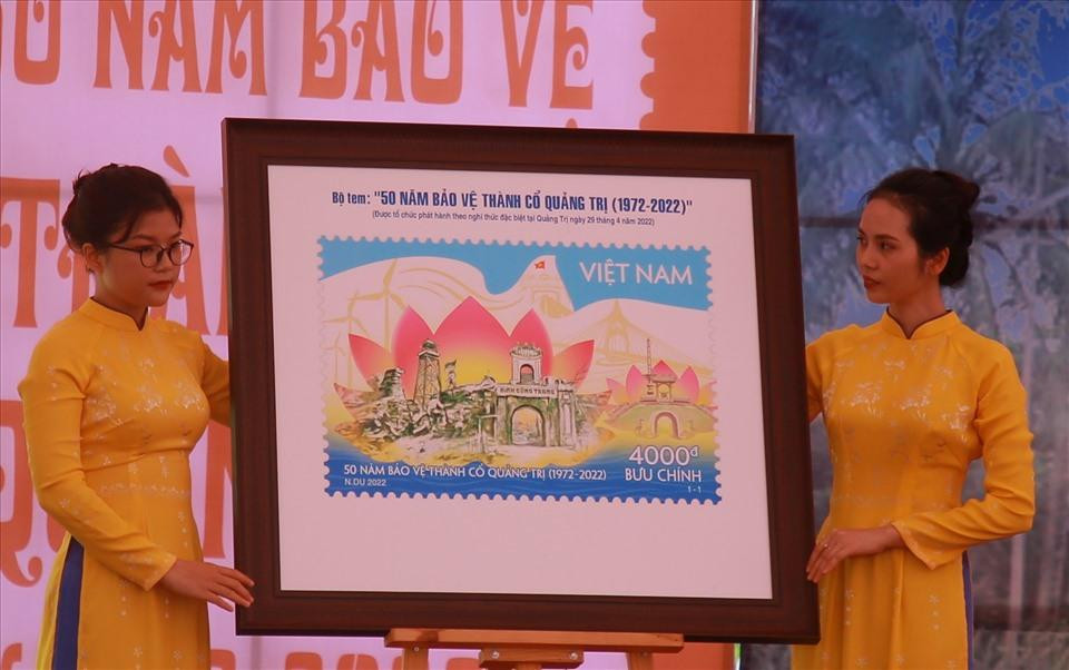 Bộ tem "50 năm bảo vệ Thành cổ Quảng Trị"