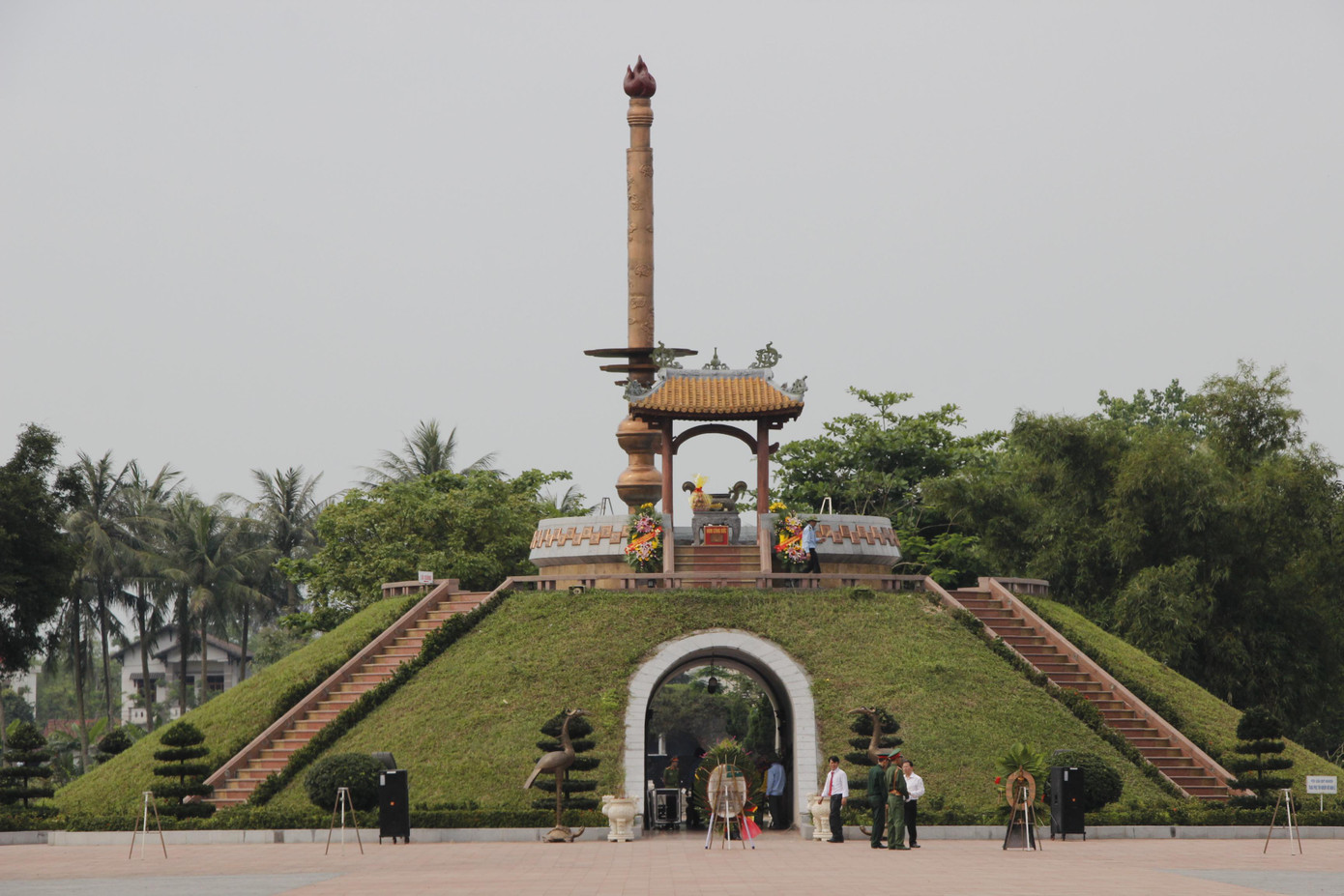 Khu Di tích lịch sử Quốc gia đặc biệt Thành Cổ Quảng Trị. Khu Di tích lịch sử Quốc gia đặc biệt Thành Cổ Quảng Trị.