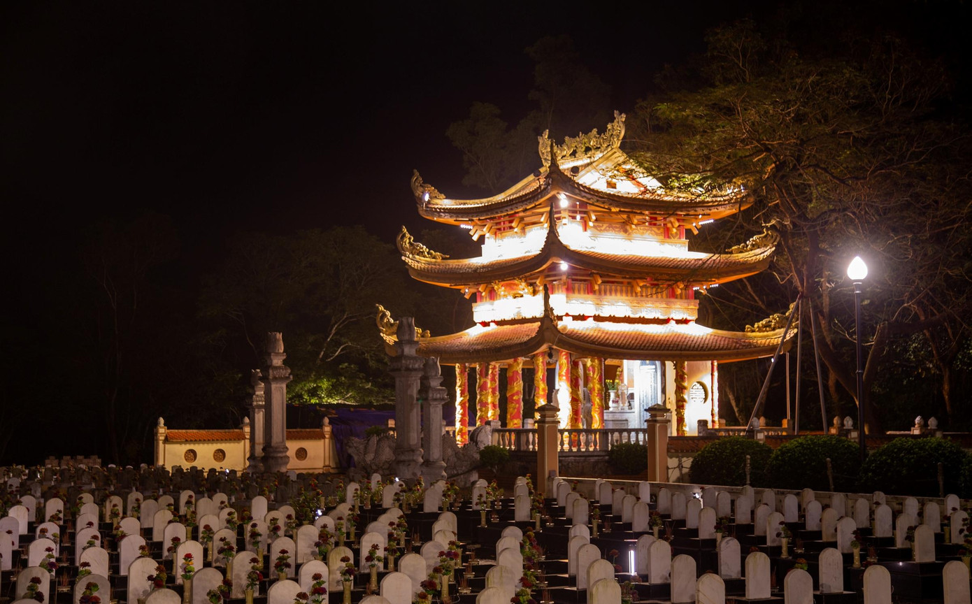 Ở Nghĩa trang LIệt sĩ quốc gia Trường Sơn. Ảnh: Hoàng Táo. Ở Nghĩa trang LIệt sĩ quốc gia Trường Sơn. Ảnh: Hoàng Táo.