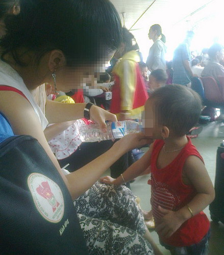 Mẹ con chị H. tại BV Nhi Đồng 1