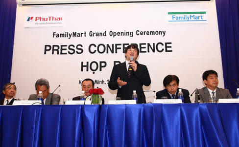 Phạm Đình Đoàn tại lễ ra mắt chuỗi siêu thị tại Việt Nam