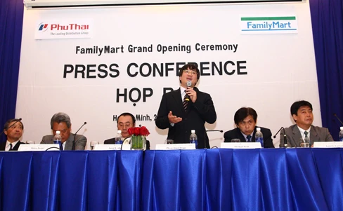 Phạm Đình Đoàn tại lễ ra mắt chuỗi siêu thị tại Việt Nam