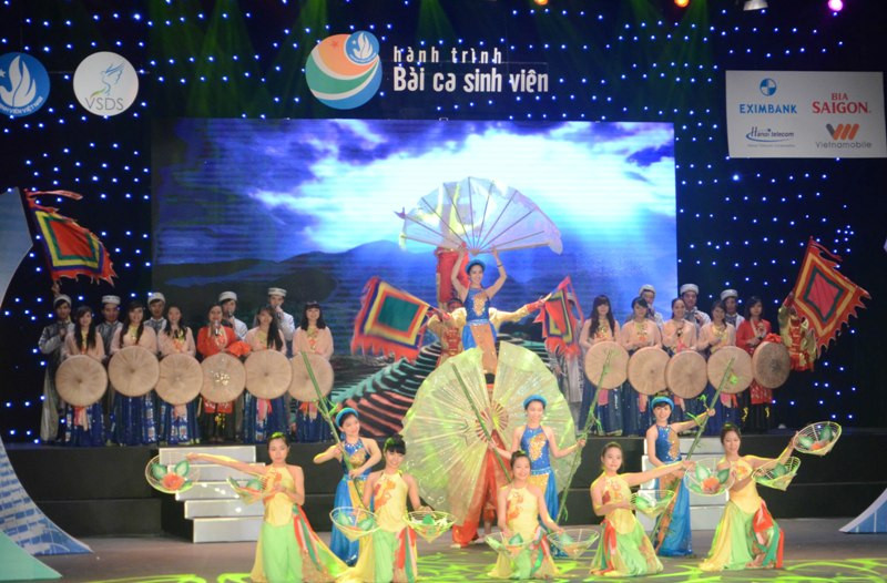 Trích đoạn “Trường ca Con đường Cái quan” của Đại học Khoa học Xã hội và Nhân văn – ĐHQG Hà Nội. Trích đoạn “Trường ca Con đường Cái quan” của Đại học Khoa học Xã hội và Nhân văn – ĐHQG Hà Nội