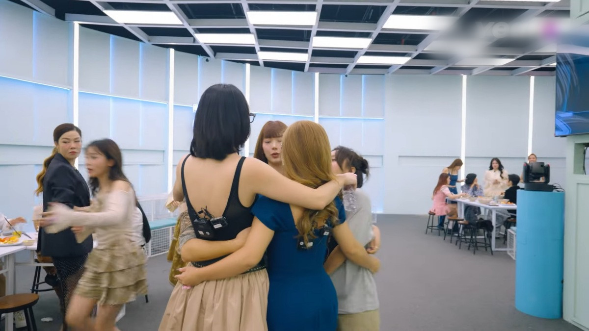 Tóc Tiên lập đội hình thành công với Minh Tuyết, Minh Hằng, Tuimi, Ngọc Phước.