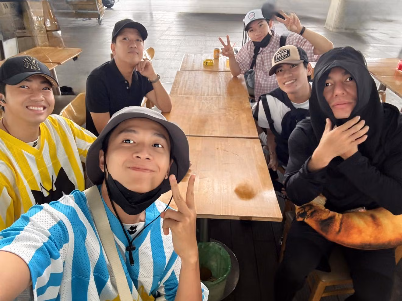 Dàn cast 2 Ngày 1 Đêm vừa có buổi tụ tập. Ảnh: Lê Thành Dương Dàn cast 2 Ngày 1 Đêm vừa có buổi tụ tập. Ảnh: Lê Thành Dương