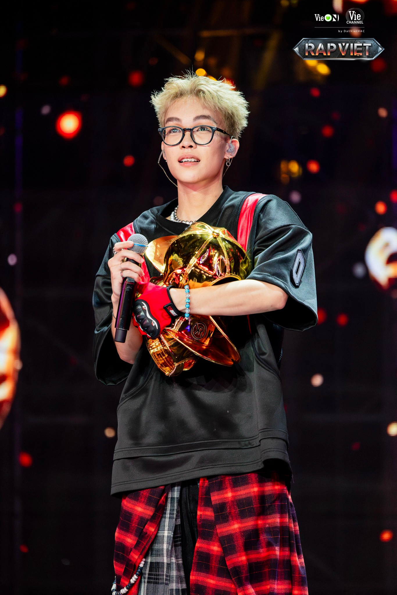 Dangrangto “gây choáng” khi nhận về Nón Vàng từ B Ray ngay cả khi chưa kịp biểu diễn. Dangrangto “gây choáng” khi nhận về Nón Vàng từ B Ray ngay cả khi chưa kịp biểu diễn.