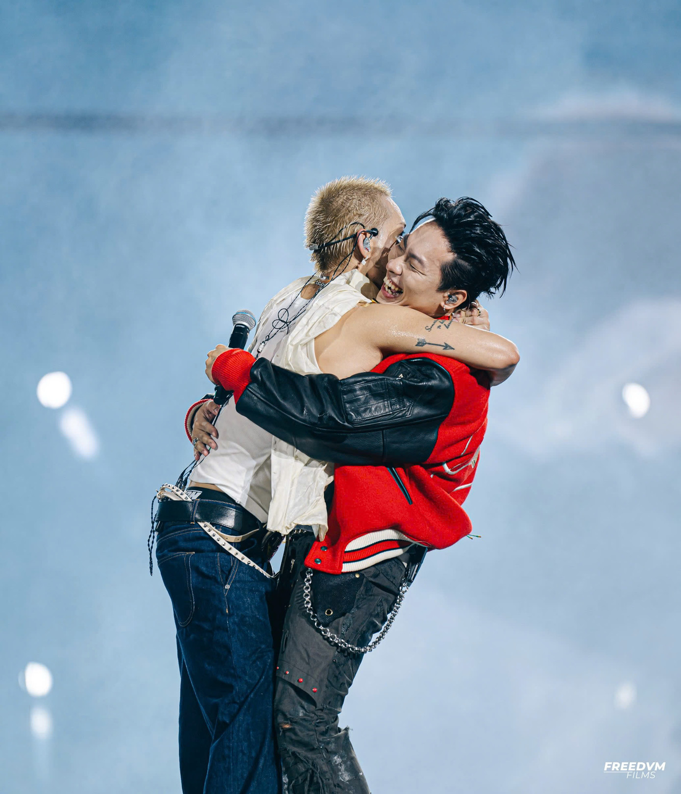 WEAN không ngần ngại thể hiện sự yêu mến dành cho HURRYKNG. WEAN không ngần ngại thể hiện sự yêu mến dành cho HURRYKNG.