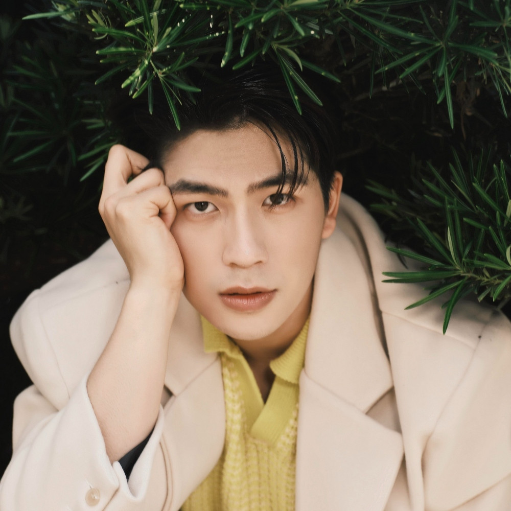 Anh chàng có đủ tố chất để tham gia show sống còn này, thậm chí là một ẩn số về nhảy và hát. Anh chàng có đủ tố chất để tham gia show sống còn này, thậm chí là một ẩn số về nhảy và hát.