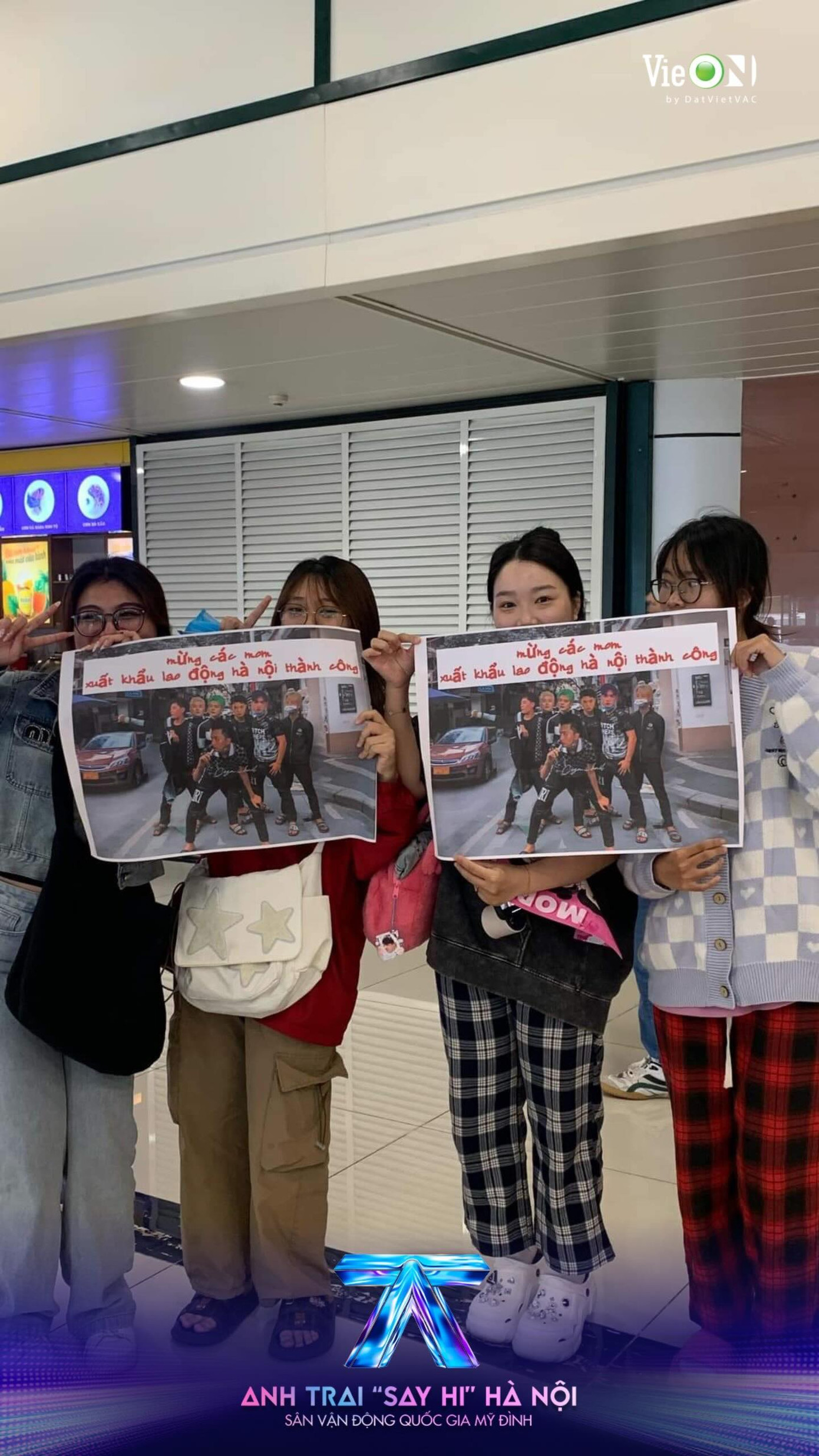 Xếp lịch đi diễn concert nhưng lại được fan chào đón kiểu: "Mừng các mom xuất khẩu lao động".