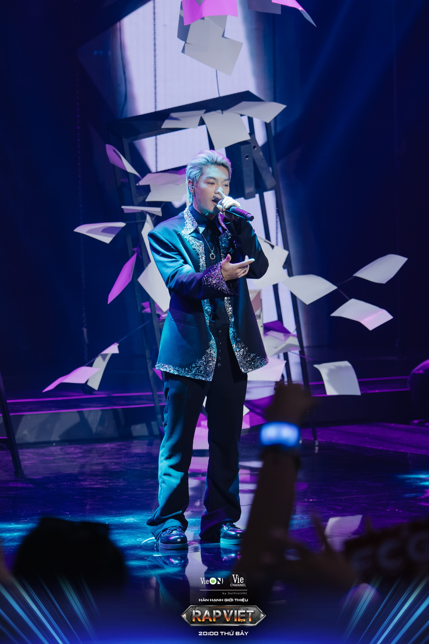 Phần thi của Gill tựa như một nốt trầm đặc biệt trong bản nhạc sôi động mà anh thể hiện ở các vòng trước. Phần thi của Gill tựa như một nốt trầm đặc biệt trong bản nhạc sôi động mà anh thể hiện ở các vòng trước.