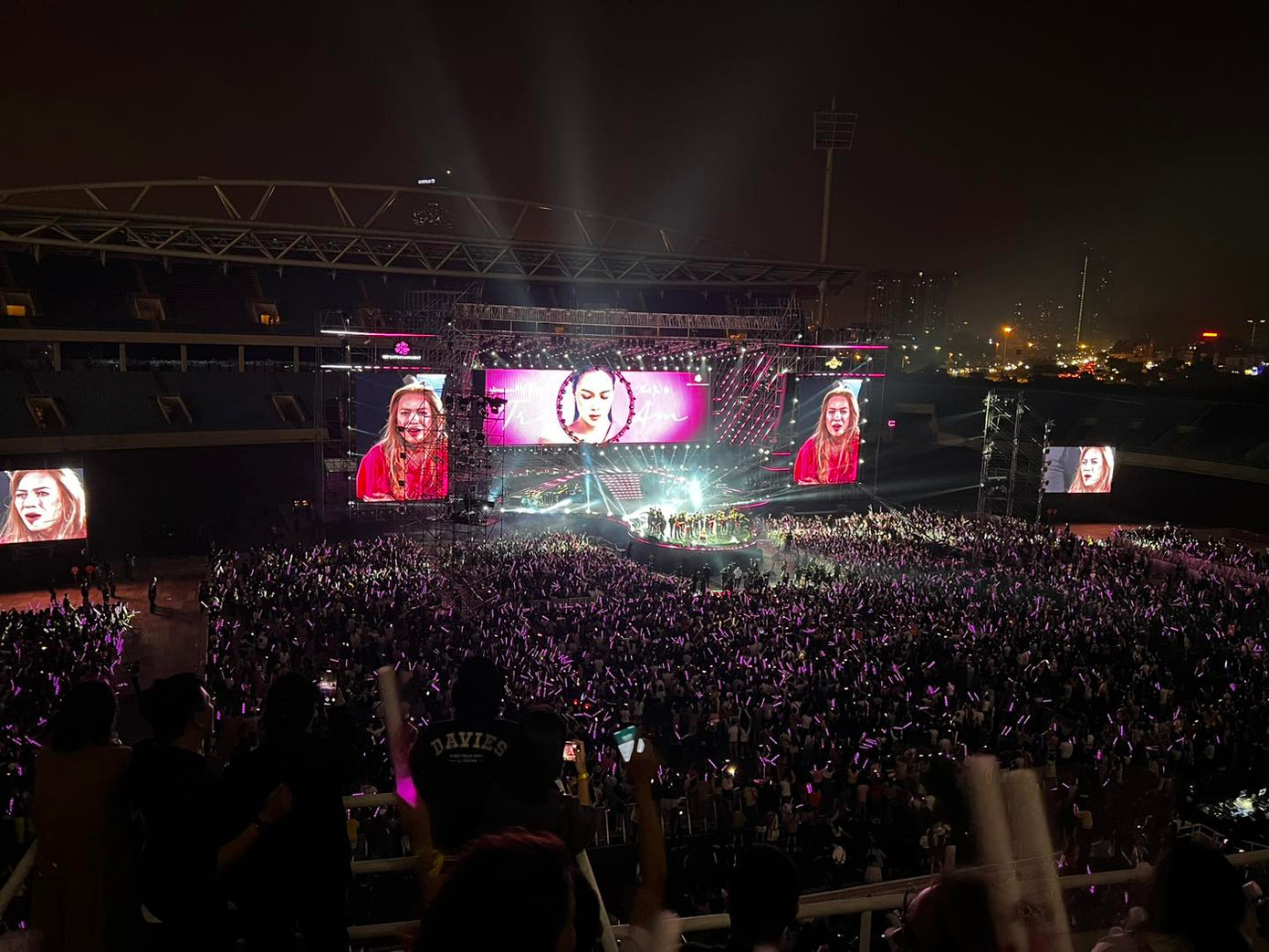 Liveshow Tri Âm của Mỹ Tâm thu hút 30.000 khán giả đến xem. Liveshow Tri Âm của Mỹ Tâm thu hút 30.000 khán giả đến xem.