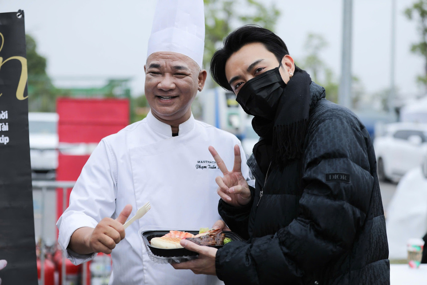 "Anh tài" SOOBIN nạp năng lượng với bữa ăn được FC và "vua đầu bếp" chuẩn bị. "Anh tài" SOOBIN nạp năng lượng với bữa ăn được FC và "vua đầu bếp" chuẩn bị.