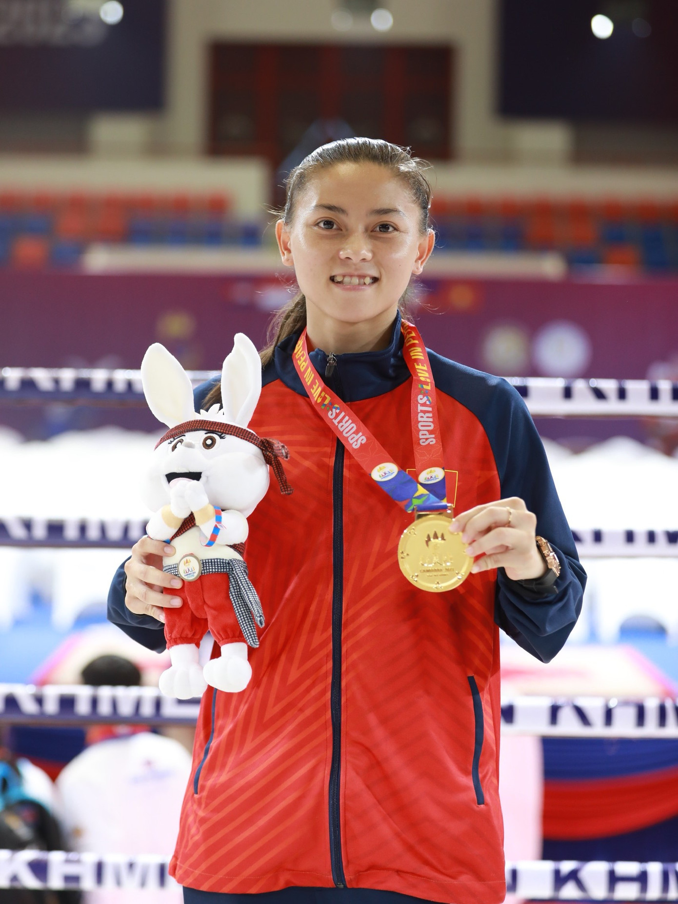 Chị Huỳnh Hà Hữu Hiếu (sinh năm 1999) - vận động viên môn Muay Thái, Trung tâm Huấn luyện và thi đấu thể dục thể thao, Sở Văn hóa và Thể thao. Chị Huỳnh Hà Hữu Hiếu (sinh năm 1999) - vận động viên môn Muay Thái, Trung tâm Huấn luyện và thi đấu thể dục thể thao, Sở Văn hóa và Thể thao.