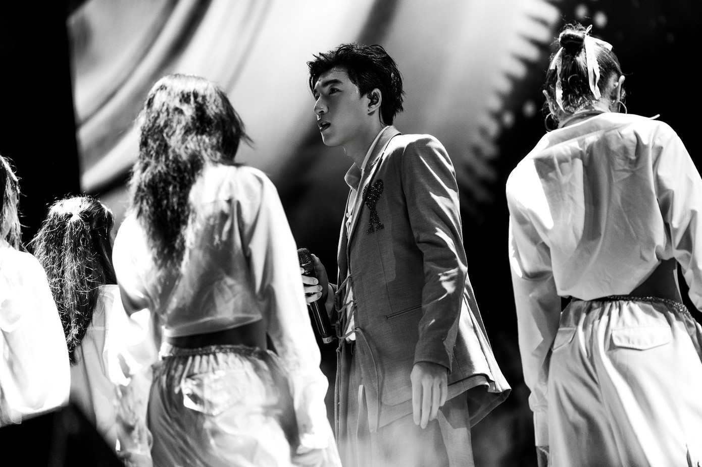 HIEUTHUHAI gây bất ngờ về tư duy làm nghề khi trả lời câu hỏi phỏng vấn của WeChoice Awards. HIEUTHUHAI gây bất ngờ về tư duy làm nghề khi trả lời câu hỏi phỏng vấn của WeChoice Awards.