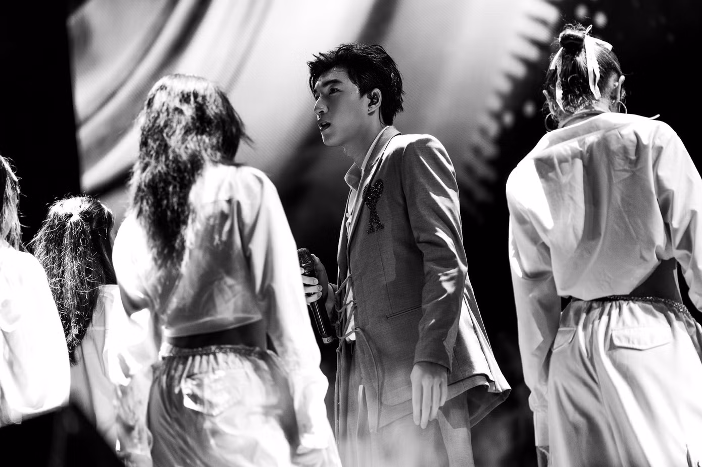 HIEUTHUHAI gây bất ngờ về tư duy làm nghề khi trả lời câu hỏi phỏng vấn của WeChoice Awards. HIEUTHUHAI gây bất ngờ về tư duy làm nghề khi trả lời câu hỏi phỏng vấn của WeChoice Awards.