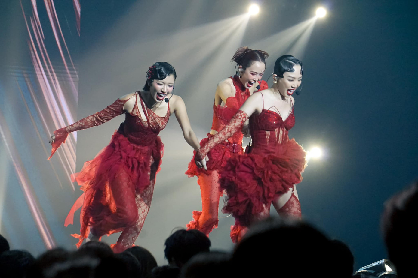 Lần thứ 2 làm đội trưởng, Tóc Tiên dẫn dắt Vũ Ngọc Anh, Đồng Ánh Quỳnh mang đến sân khấu Chân Ái, bùng nổ cả về vocal lẫn vũ đạo, lọt Top Thịnh hành Âm nhạc YouTube. Lần thứ 2 làm đội trưởng, Tóc Tiên dẫn dắt Vũ Ngọc Anh, Đồng Ánh Quỳnh mang đến sân khấu Chân Ái, bùng nổ cả về vocal lẫn vũ đạo, lọt Top Thịnh hành Âm nhạc YouTube.