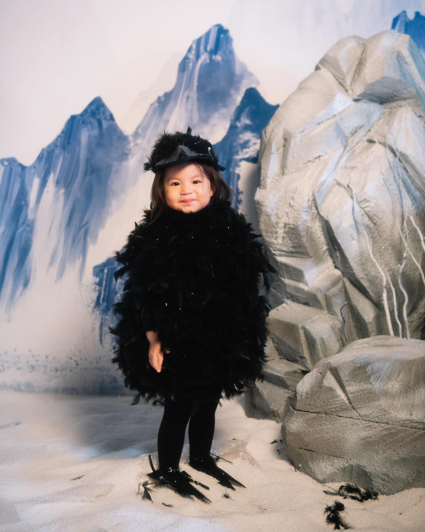 Em bé &quot;ngoan xinh yêu&quot; khiến các dì &quot;tan chảy&quot;.