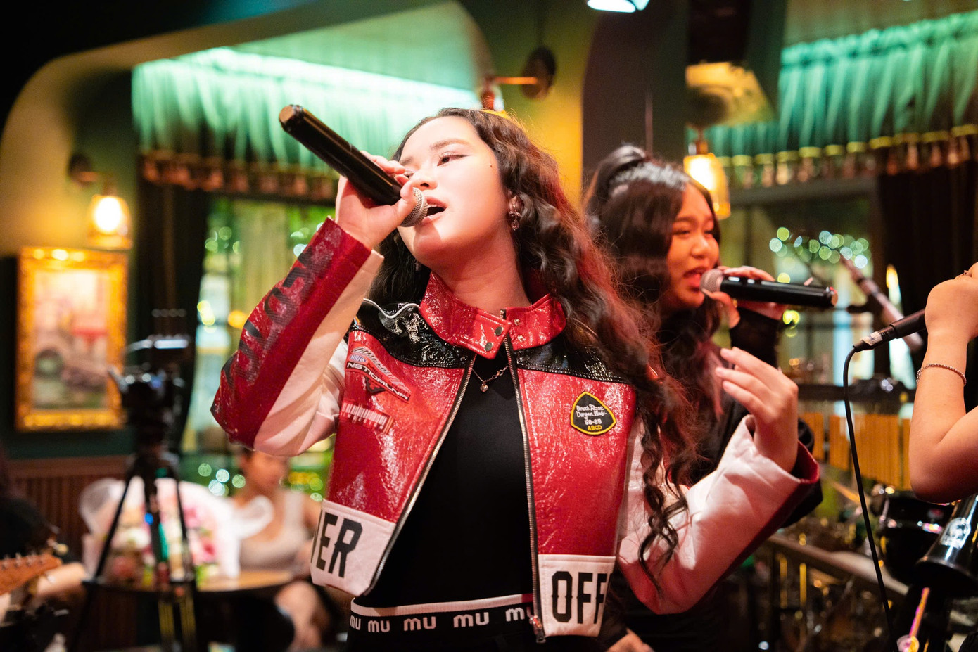 Bella Vũ tổ chức mini show đón tuổi 16.