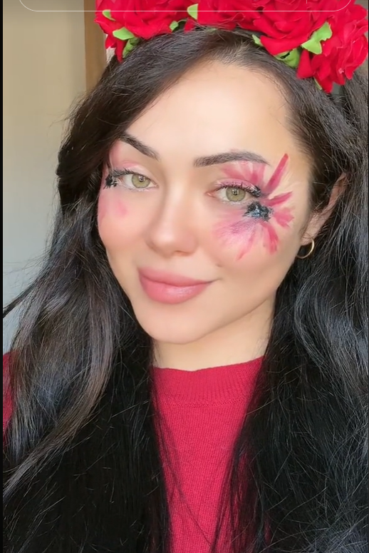 Trào lưu độc đáo này được phái đẹp quốc tế vô cùng yêu thích vì sự sáng tạo. Trào lưu độc đáo này được phái đẹp quốc tế vô cùng yêu thích vì sự sáng tạo.