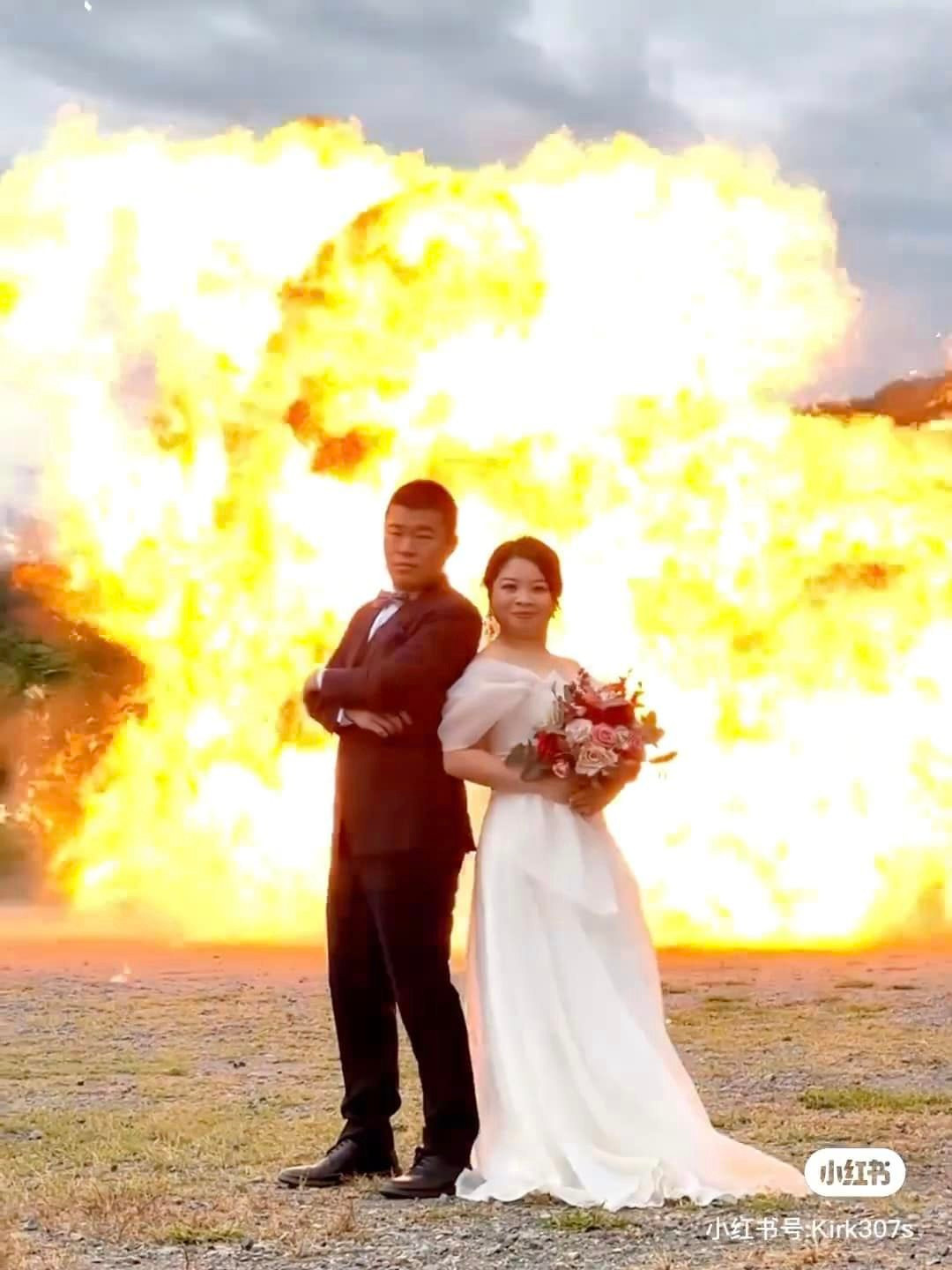 Netizen khá trầm trồ trước độ chịu chơi của cặp cô dâu - chú rể này, nhiều người để lại bình luận rằng "trông cô dâu có vẻ tự hào lắm". Ảnh: Weibo Việt Nam