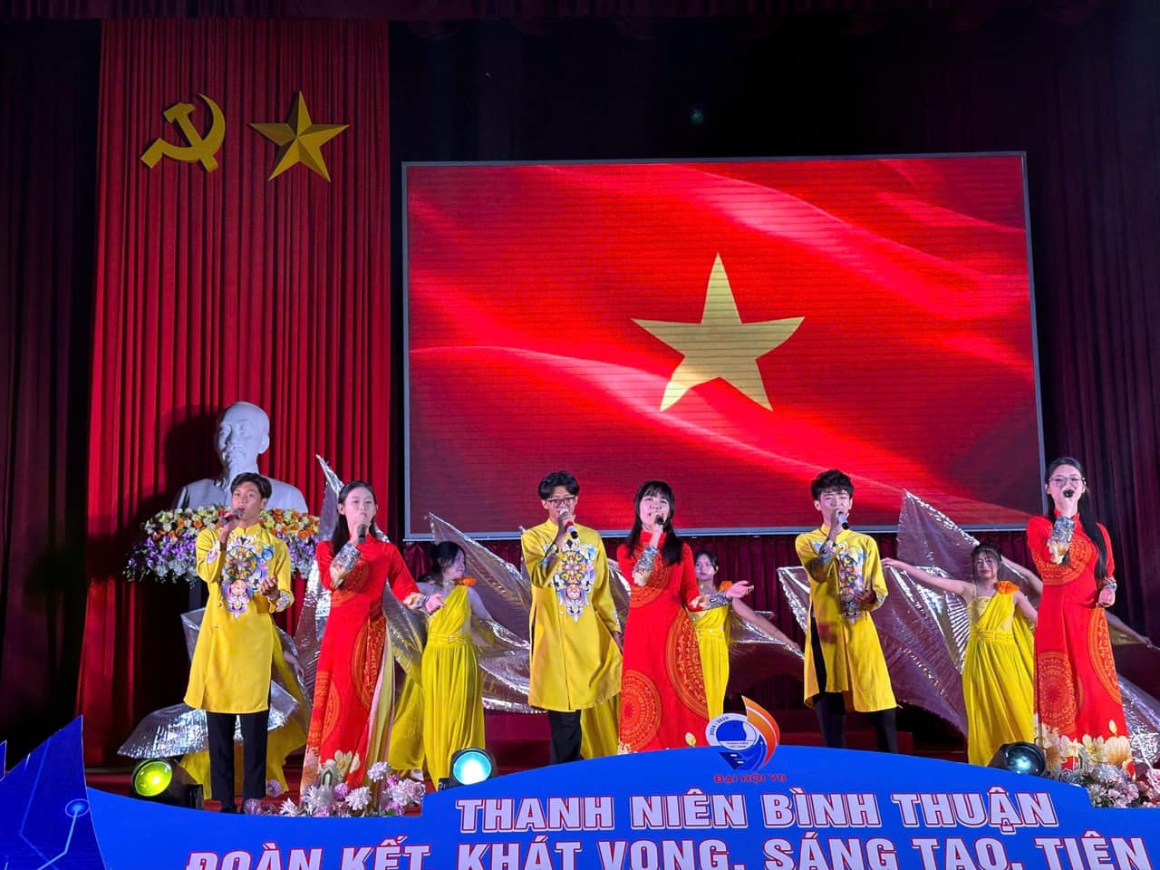 Các thí sinh được đánh giá sở hữu chất giọng trong trẻo và khả năng trình diễn hồn nhiên, tự tin. Ảnh: Tỉnh Đoàn Bình Thuận