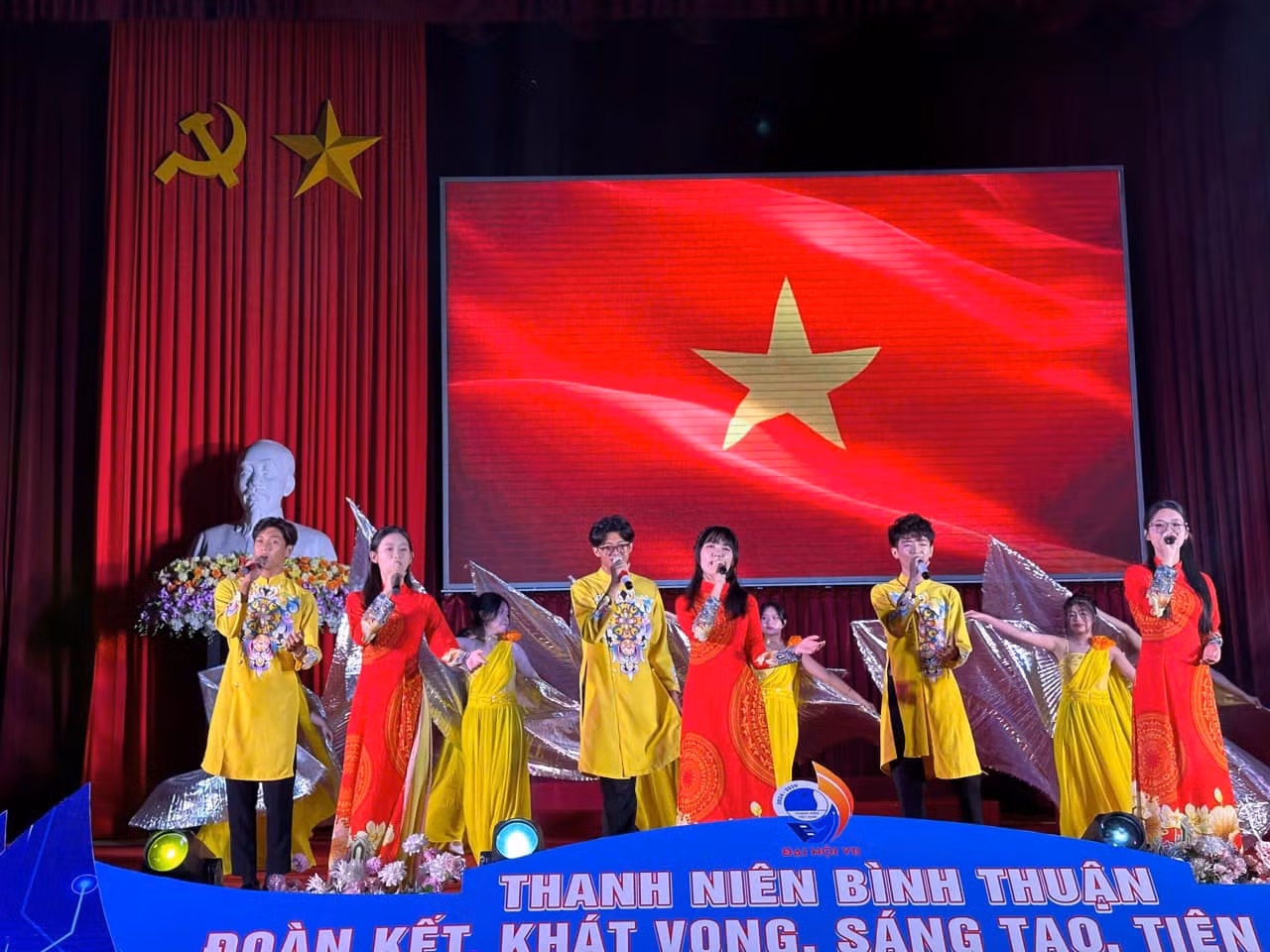Các thí sinh được đánh giá sở hữu chất giọng trong trẻo và khả năng trình diễn hồn nhiên, tự tin. Ảnh: Tỉnh Đoàn Bình Thuận