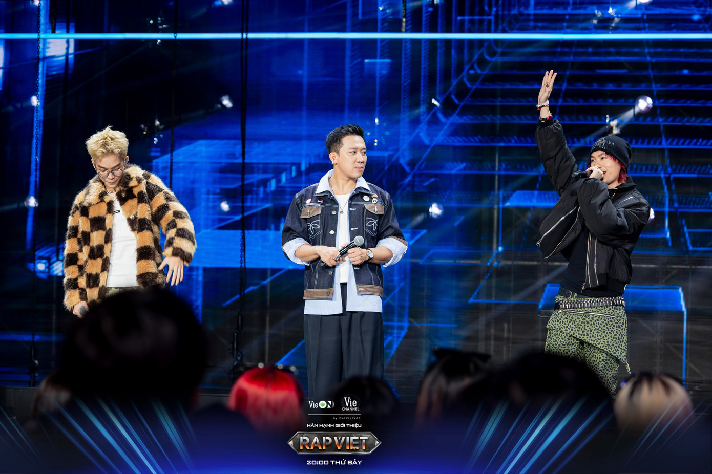 Ca khúc mang giai điệu melody nhẹ nhàng, mượt mà, khiến khán giả như "tan chảy" trong từng nốt nhạc.