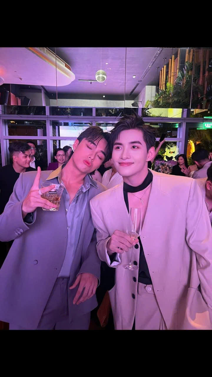 Hải Đăng Doo cùng Hùng Huỳnh Gemini có loạt động thái đáng yêu trong "Say Hi". Hải Đăng Doo cùng Hùng Huỳnh Gemini có loạt động thái đáng yêu trong "Say Hi".