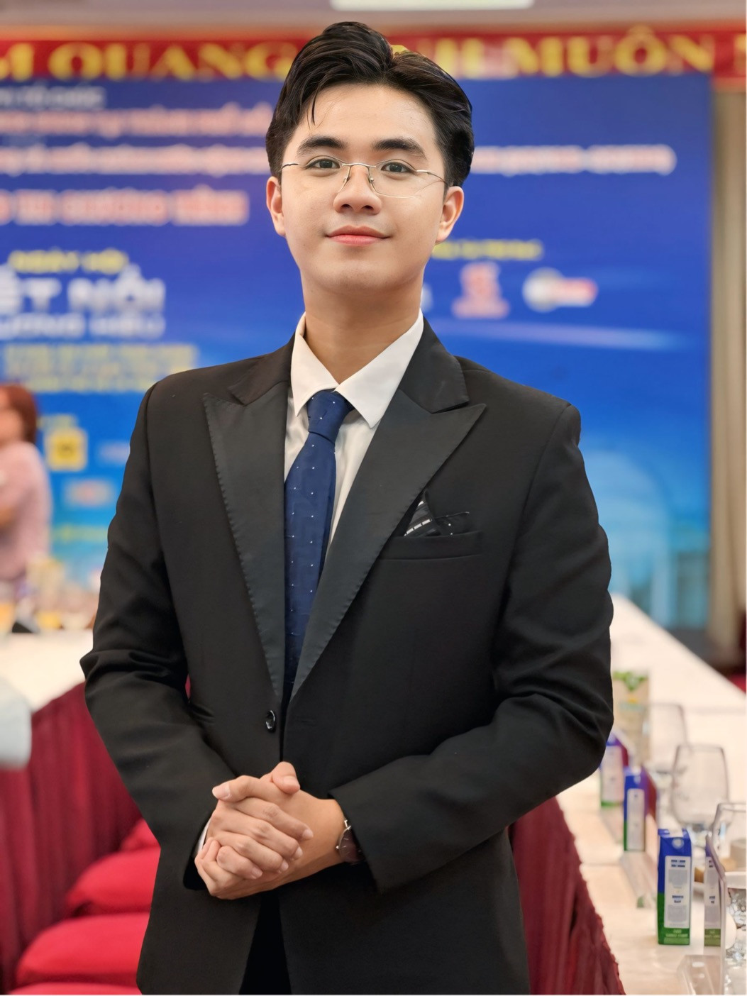 Là một trong những "cánh chim" của Trường Đại học Sư phạm TP.HCM, anh Võ Lập Phúc đại diễn cho tinh thần thanh niên thời đại mới. Là một trong những "cánh chim" của Trường Đại học Sư phạm TP.HCM, anh Võ Lập Phúc đại diễn cho tinh thần thanh niên thời đại mới.