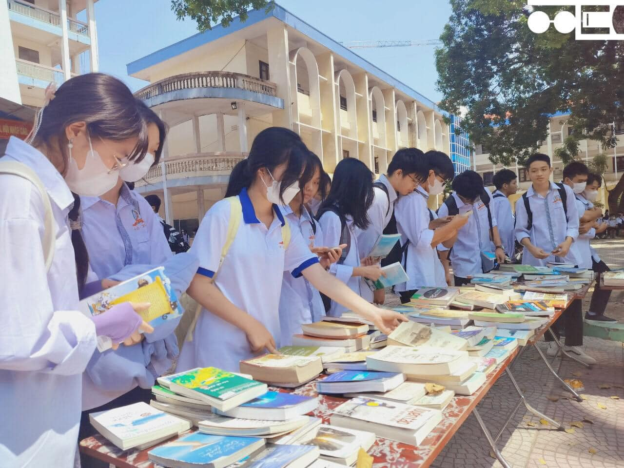 Tuần lễ học tập suốt đời cũng là dịp để tiếp tục tôn vinh, gìn giữ và phát huy truyền thống hiếu học quý báu của học sinh trường THPT Yên Phong số 1. Ảnh: Trường THPT Yên Phong số 1 Tuần lễ học tập suốt đời cũng là dịp để tiếp tục tôn vinh, gìn giữ và phát huy truyền thống hiếu học quý báu của học sinh trường THPT Yên Phong số 1. Ảnh: Trường THPT Yên Phong số 1