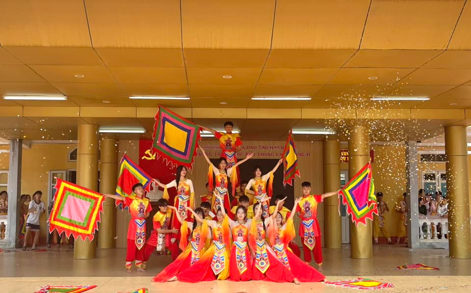 Ảnh: Đoàn Trường THPT Cẩm Giàng II Ảnh: Đoàn Trường THPT Cẩm Giàng II