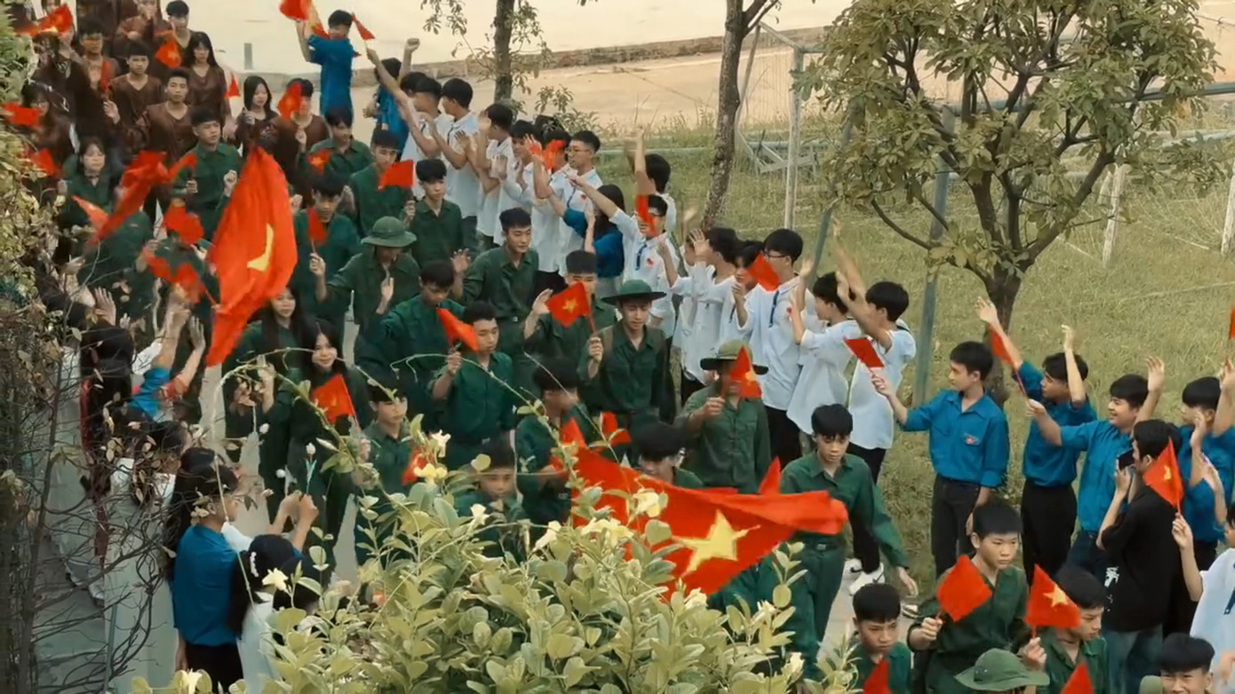 Các bạn học sinh trường THPT Vũ Thê Lang (Phú Thọ) trong màu áo chiến sĩ tái hiện cảnh đoàn quân trở về giải phóng Thủ đô. Nguồn: Trường THPT Vũ Thê Lang Các bạn học sinh trường THPT Vũ Thê Lang (Phú Thọ) trong màu áo chiến sĩ tái hiện cảnh đoàn quân trở về giải phóng Thủ đô. Nguồn: Trường THPT Vũ Thê Lang