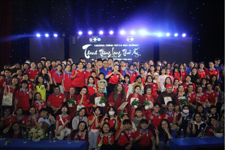 Các chương trình học tập, văn hóa diễn ra tại Nhà văn hóa sinh viên. Các chương trình học tập, văn hóa diễn ra tại Nhà văn hóa sinh viên.