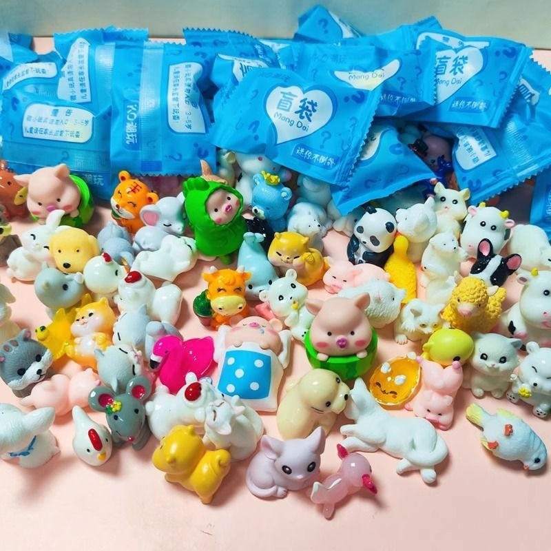 Trào lưu xé túi mù với những món đồ chơi xinh xắn tạo nên cơn sốt trong thời gian qua. Trào lưu xé túi mù với những món đồ chơi xinh xắn tạo nên cơn sốt trong thời gian qua.