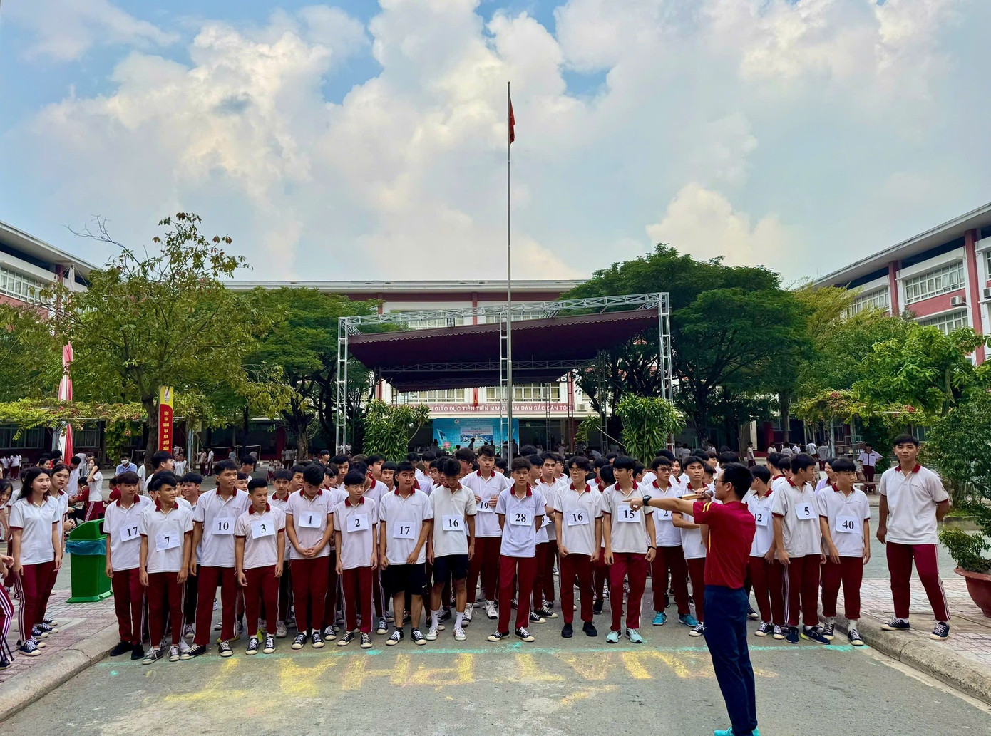 Ảnh: Đoàn trường Ngô Thời Nhiệm - Bình Dương