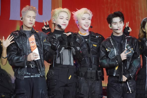 Tuy nhiên, sân khấu lần này chỉ có sự góp mặt của 4 thành viên: Quân A.P, Đức Phúc, Erik và Hùng Huỳnh.