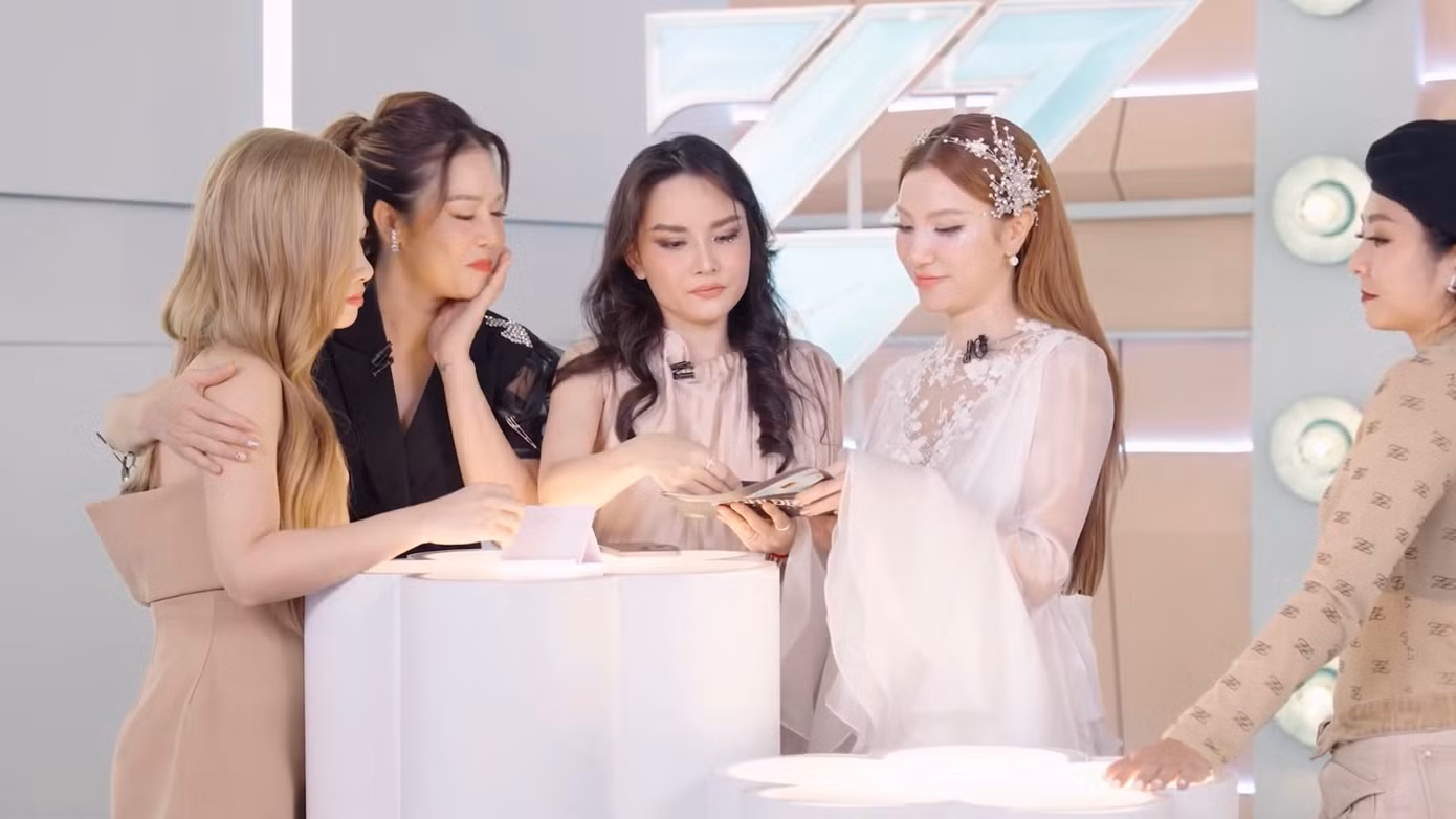 Sau Công diễn 2, Chị Đẹp Thu Ngọc và Hạnh Sino phải nói lời tạm biệt chương trình.