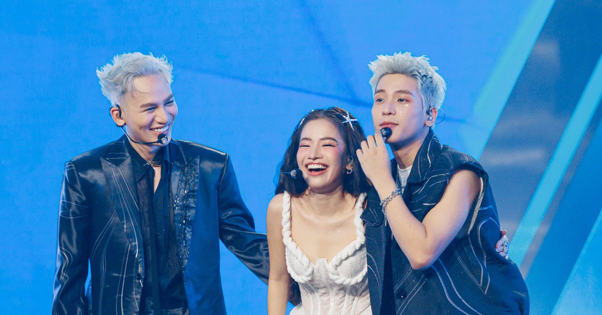 Nhiều fan cho biết tham gia concert để được nghe "bài tủ", nên không khỏi thất vọng. Nhiều fan cho biết tham gia concert để được nghe "bài tủ", nên không khỏi thất vọng.