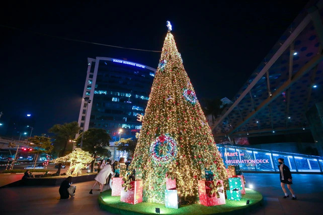 Nhiều nơi đầu tư trang trí để đón lễ Giáng sinh.